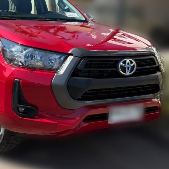 camioneta-toyota-hilux-frontal-detalle-540x540.jpg